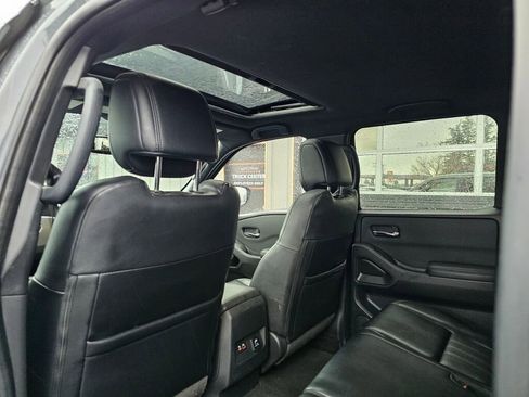 Used 2022 Nissan Frontier PRO-4X image 19