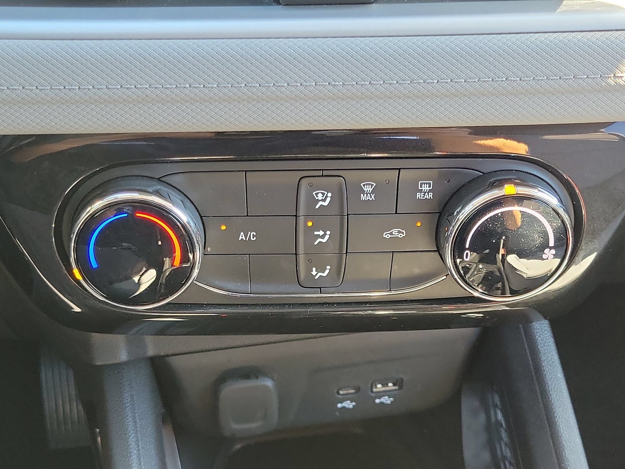 Used 2025 Chevrolet TrailBlazer LT AWD/4WD image 18