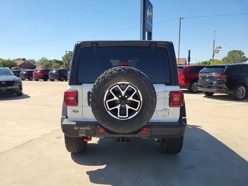 Used 2025 Jeep Wrangler Unlimited Rubicon AWD/4WD image 6
