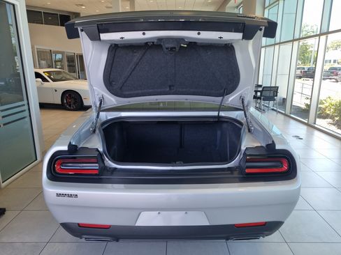 Used 2022 Dodge Challenger R/T Scat Pack RWD image 6