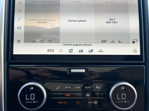 New 2026 Land Rover Discovery Limited Edition AWD/4WD image 31