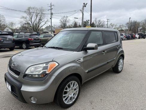 Used 2011 Kia Soul + w/ Audio Pkg FWD image 4