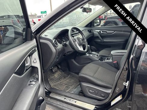 Used 2017 Nissan Rogue SV FWD image 5