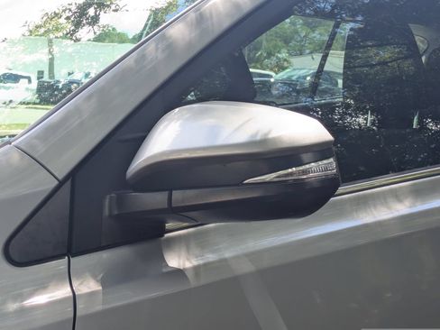 Used 2018 Toyota RAV4 XLE AWD/4WD image 11