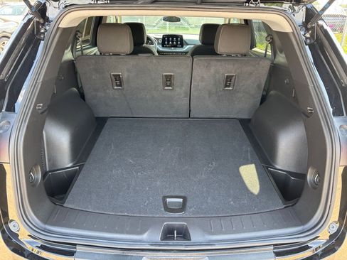 Used 2025 Chevrolet Blazer LT FWD image 32