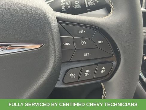 Used 2025 Chrysler Pacifica Limited FWD image 29