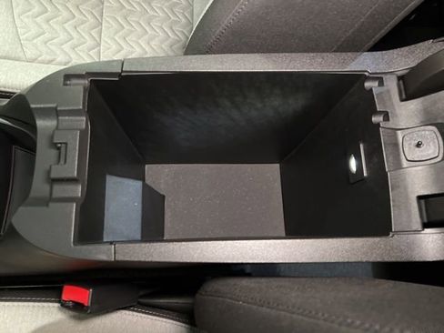 Used 2023 Chevrolet Equinox LS image 25