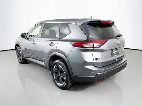 Used 2025 Nissan Rogue SV AWD/4WD image 10