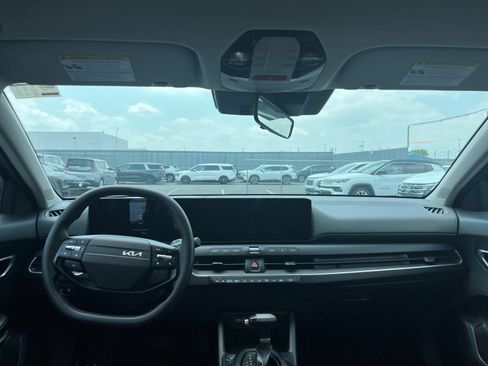 Used 2025 Kia K4 FWD image 33