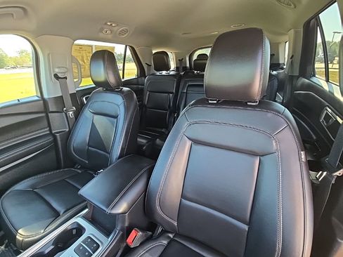 Used 2024 Ford Explorer XLT w/ Equipment Group 202A image 11