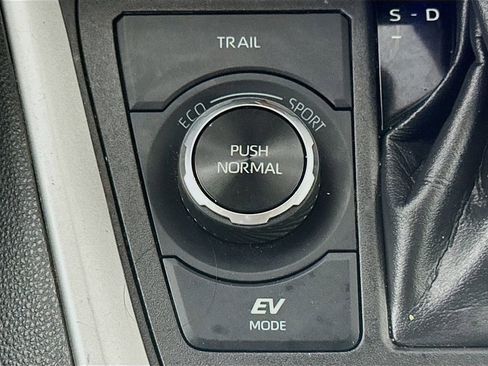 Used 2022 Toyota RAV4 XLE w/ Convenience Package image 27