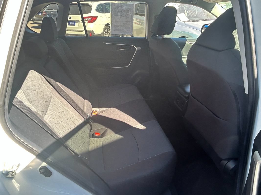 Used 2020 Toyota RAV4 XLE AWD/4WD image 19