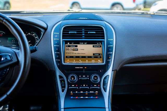 Used 2016 Lincoln MKX Reserve w/ Technology Package FWD image 7