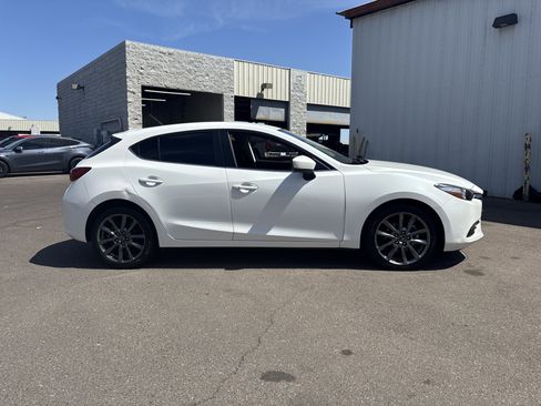 Used 2018 MAZDA MAZDA3 Touring FWD image 6