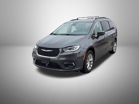 Used 2022 Chrysler Pacifica Touring-L image 1