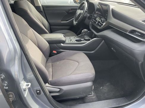 Used 2023 Toyota Highlander LE image 47