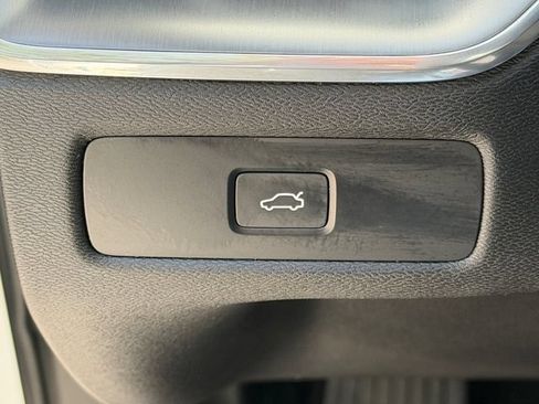 Used 2025 Volvo XC60 B5 Core w/ Protection Package Premier AWD/4WD image 25