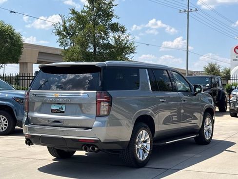 Used 2023 Chevrolet Suburban Premier RWD image 5
