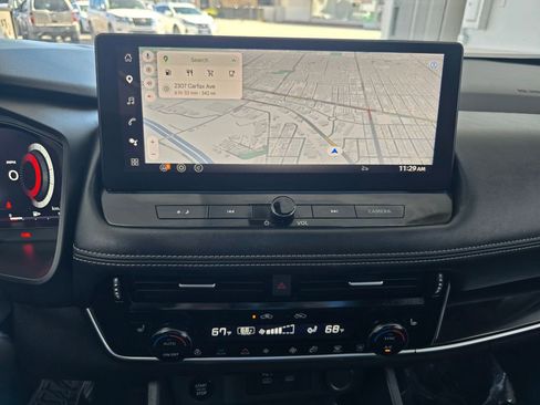 Used 2025 Nissan Rogue SL w/ Tech Package FWD image 7