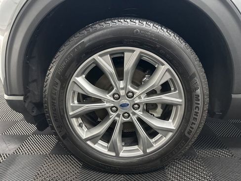 Used 2024 Ford Explorer XLT w/ Equipment Group 202A AWD/4WD image 39