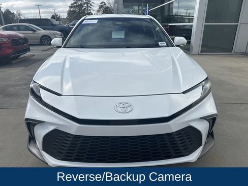 Used 2025 Toyota Camry SE image 2