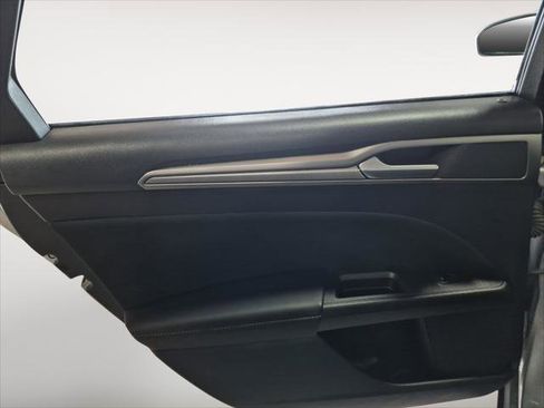 Used 2020 Ford Fusion SE image 23