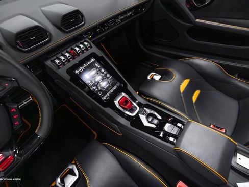 Used 2021 Lamborghini Huracan EVO image 28