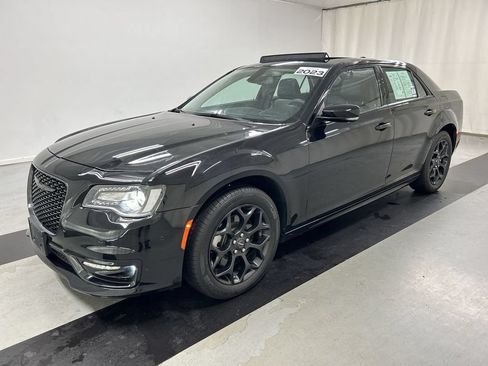 Used 2023 Chrysler 300 Touring L w/ Popular Equipment Group AWD/4WD image 5