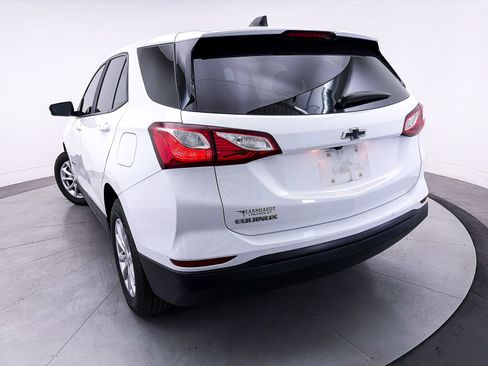 Used 2021 Chevrolet Equinox LS w/ LS Convenience Package FWD image 4