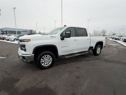 Used 2024 Chevrolet Silverado 2500 LT image 4