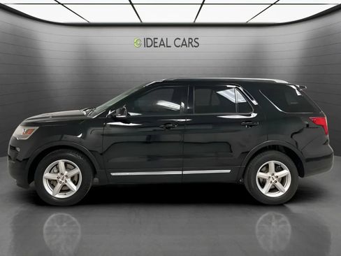 Used 2018 Ford Explorer XLT w/ Equipment Group 201A FWD image 8
