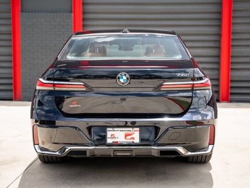 Used 2023 BMW 740i w/ Parking Assistance Package image 18
