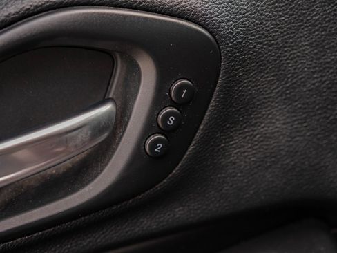 Used 2019 Jeep Cherokee Limited image 12