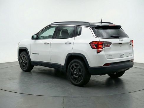 Used 2025 Jeep Compass Trailhawk image 6