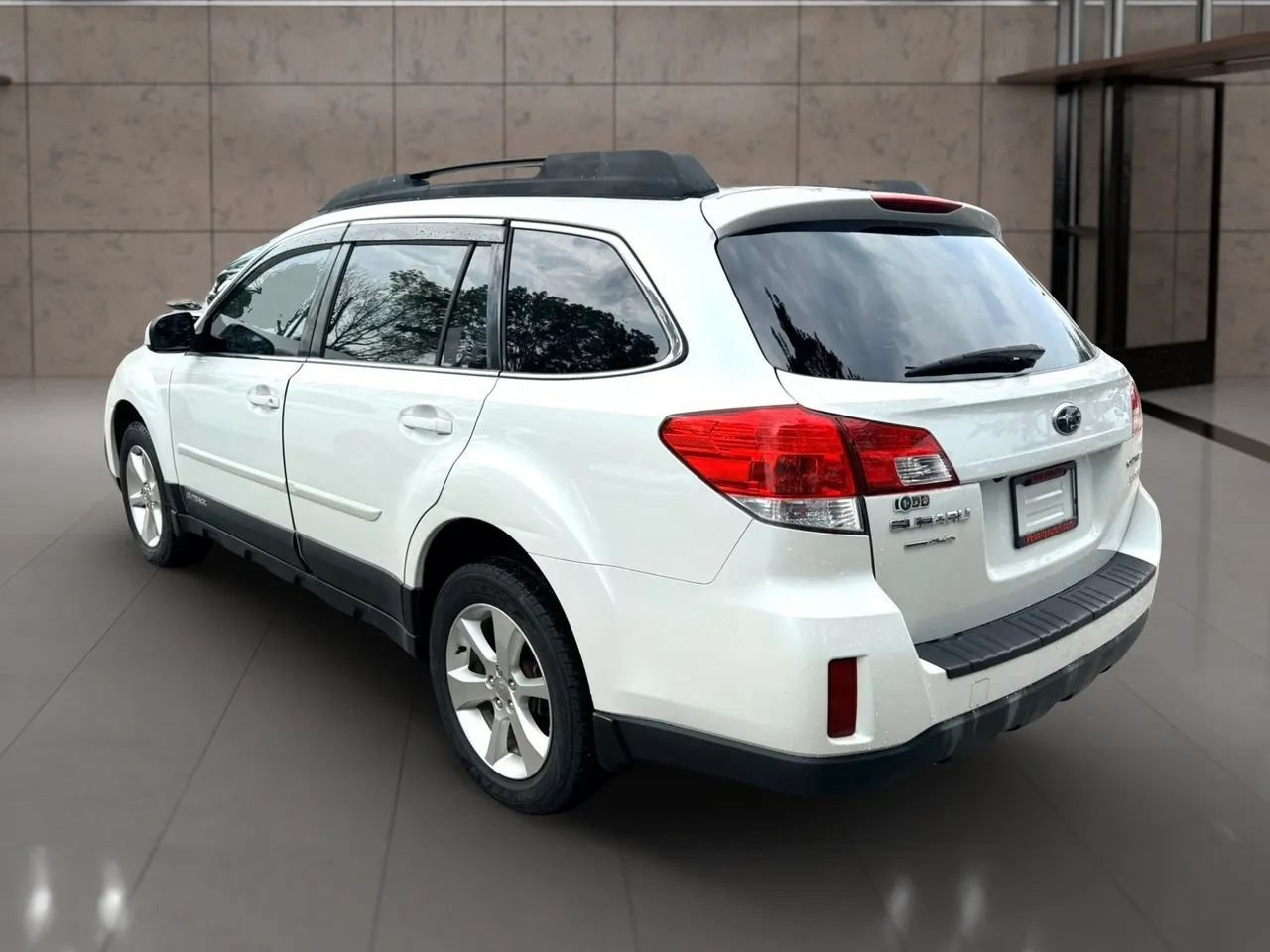 Used 2013 Subaru Outback 2.5i Limited w/ Moonroof Pkg AWD/4WD image 5