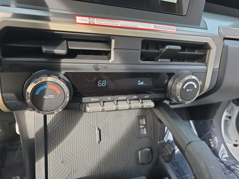 Used 2025 Toyota Tacoma TRD Sport image 24