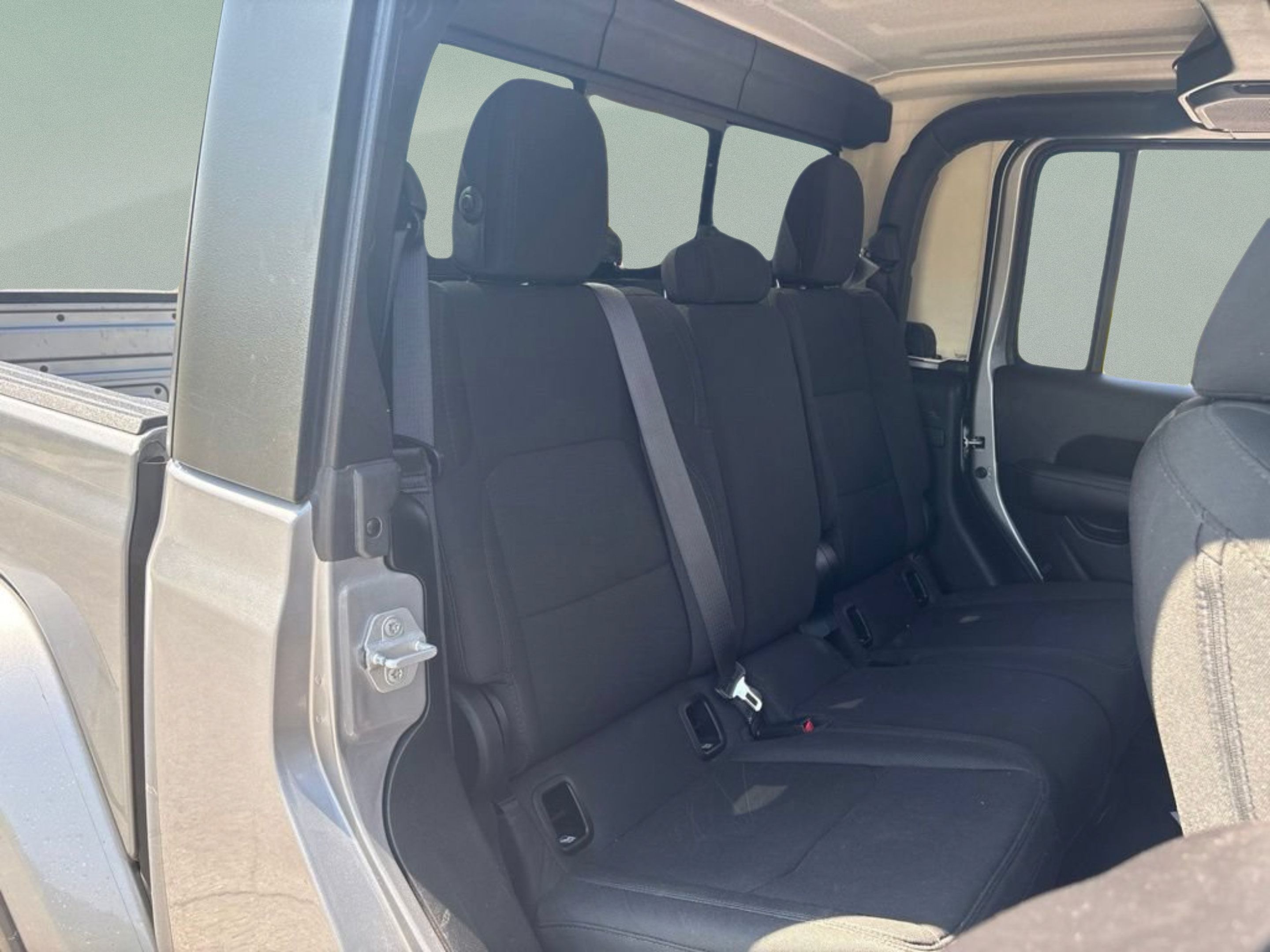 Used 2020 Jeep Gladiator Overland AWD/4WD image 21
