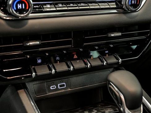 New 2026 GMC Canyon Elevation w/ Convenience Package image 16