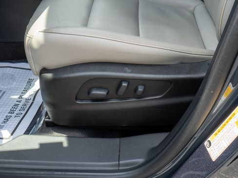 Used 2019 Cadillac XT4 Premium Luxury w/ Cold Weather Package FWD image 31