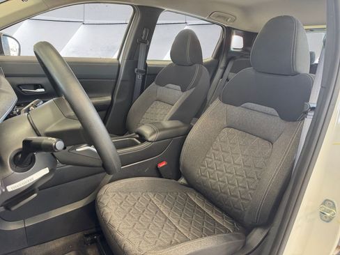 Used 2025 Nissan Kicks SV AWD/4WD image 8