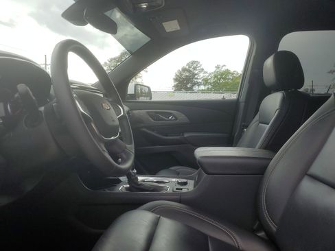Used 2023 Chevrolet Traverse LT image 8