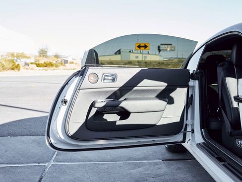Used 2015 Rolls-Royce Wraith image 23