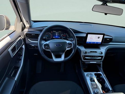 Certified 2022 Ford Explorer XLT AWD/4WD image 6