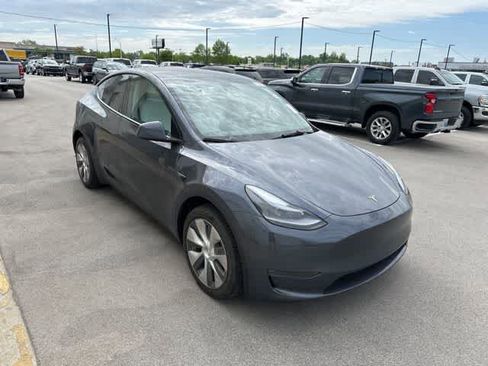 Used 2023 Tesla Model Y Long Range image 19