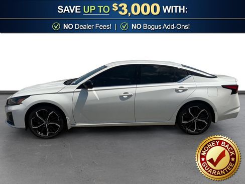Used 2023 Nissan Altima 2.5 SR FWD image 2