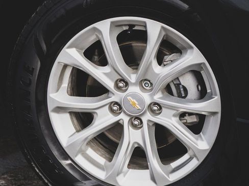 Used 2020 Chevrolet Equinox LS image 28