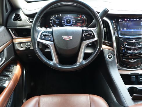 Used 2017 Cadillac Escalade Premium Luxury RWD image 23