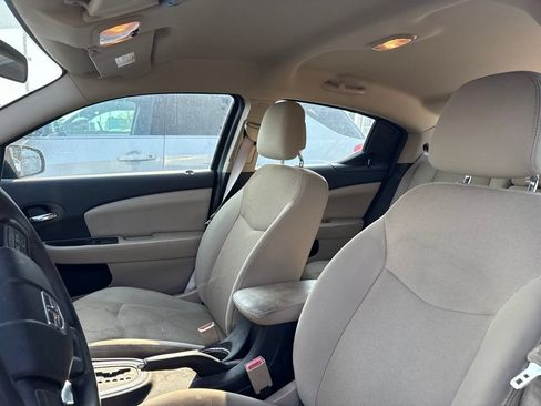 Used 2014 Dodge Avenger SE FWD image 15