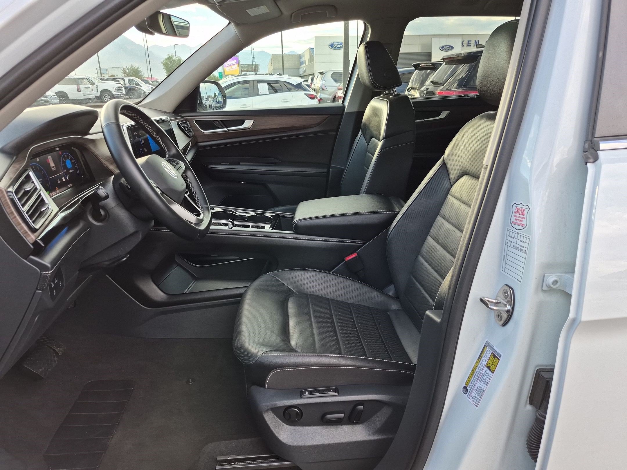 Used 2025 Volkswagen Atlas SEL AWD/4WD image 18