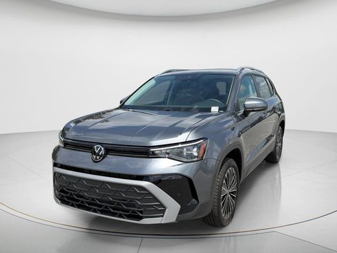 New 2026 Volkswagen Taos SE FWD image 1